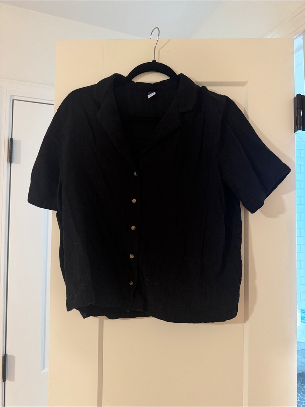 Old Navy Black Short-Sleeve Button-Down Shirt